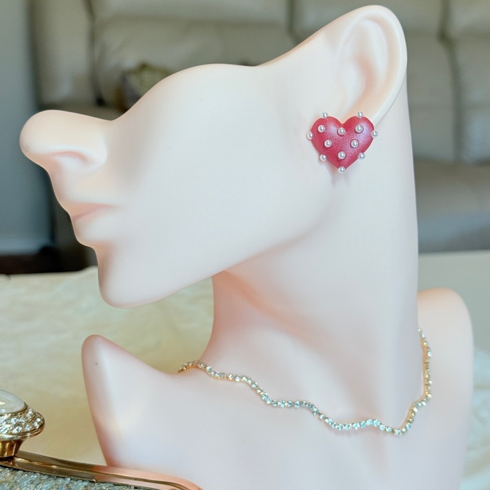 ⚜️ Amoré Pink Heart Stud Earrings - Picture 3 of 7